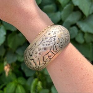 Vintage silver/pewter etched lion cuff bangle bracelet